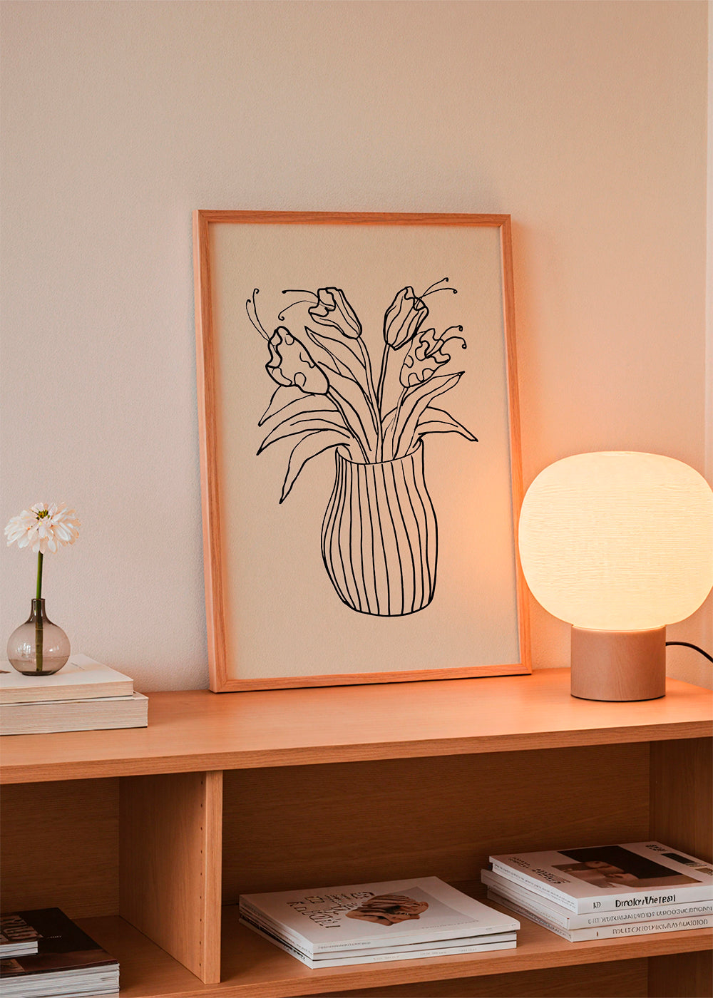 Botanický plakát: váza s tulipány čarová kresba