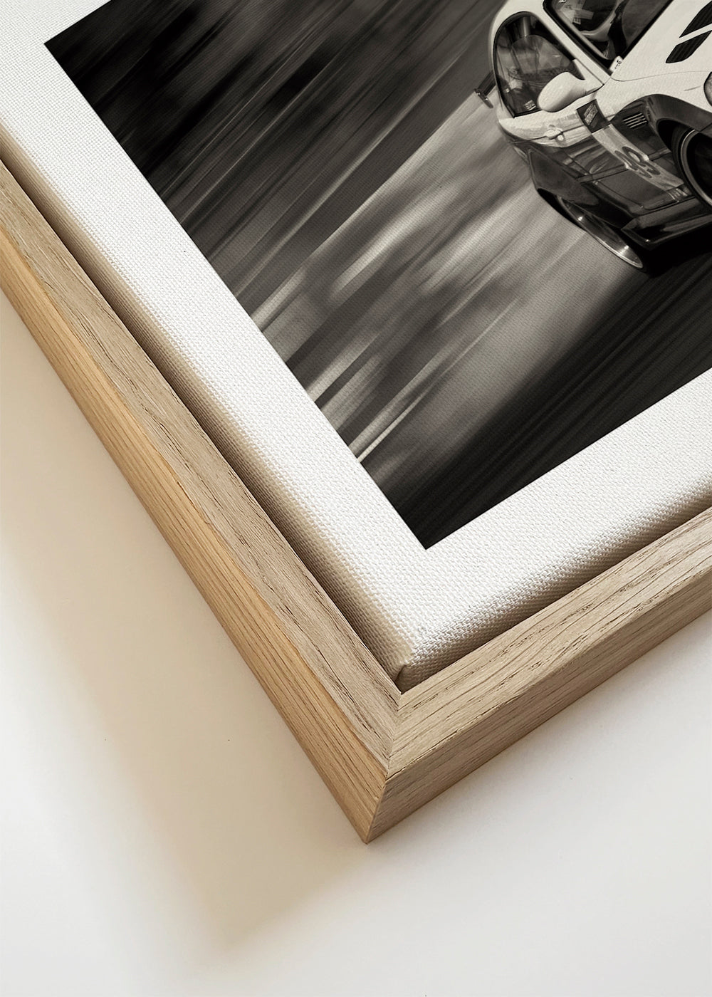 Fotografie závodního auta v driftu