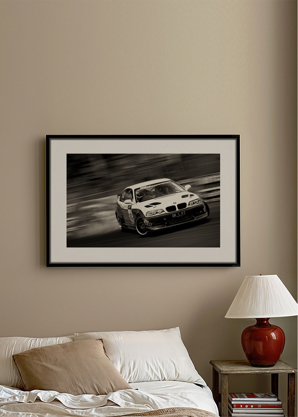 Fotografie závodního auta v driftu
