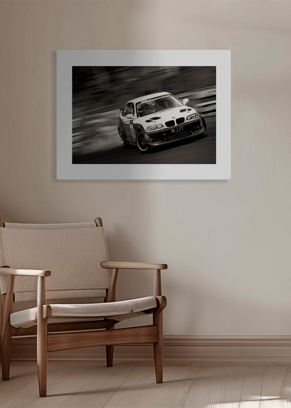 Fotografie závodního auta v driftu