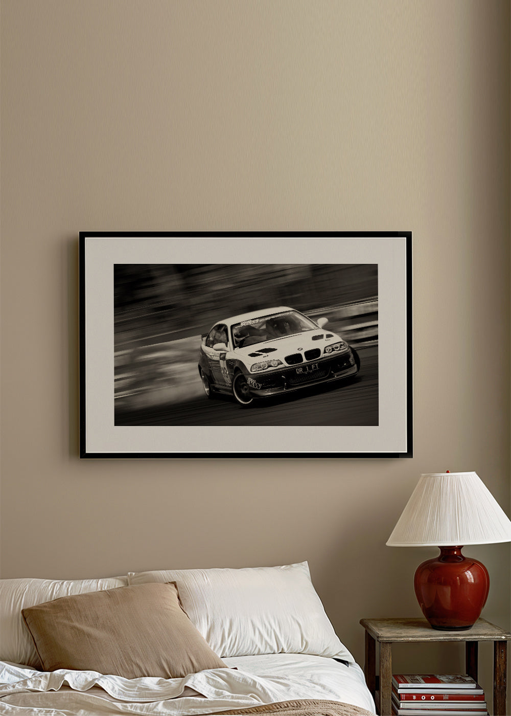 Fotografie závodního auta v driftu