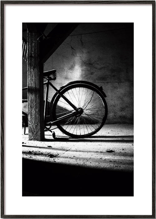 Fotografie kola v interiéru