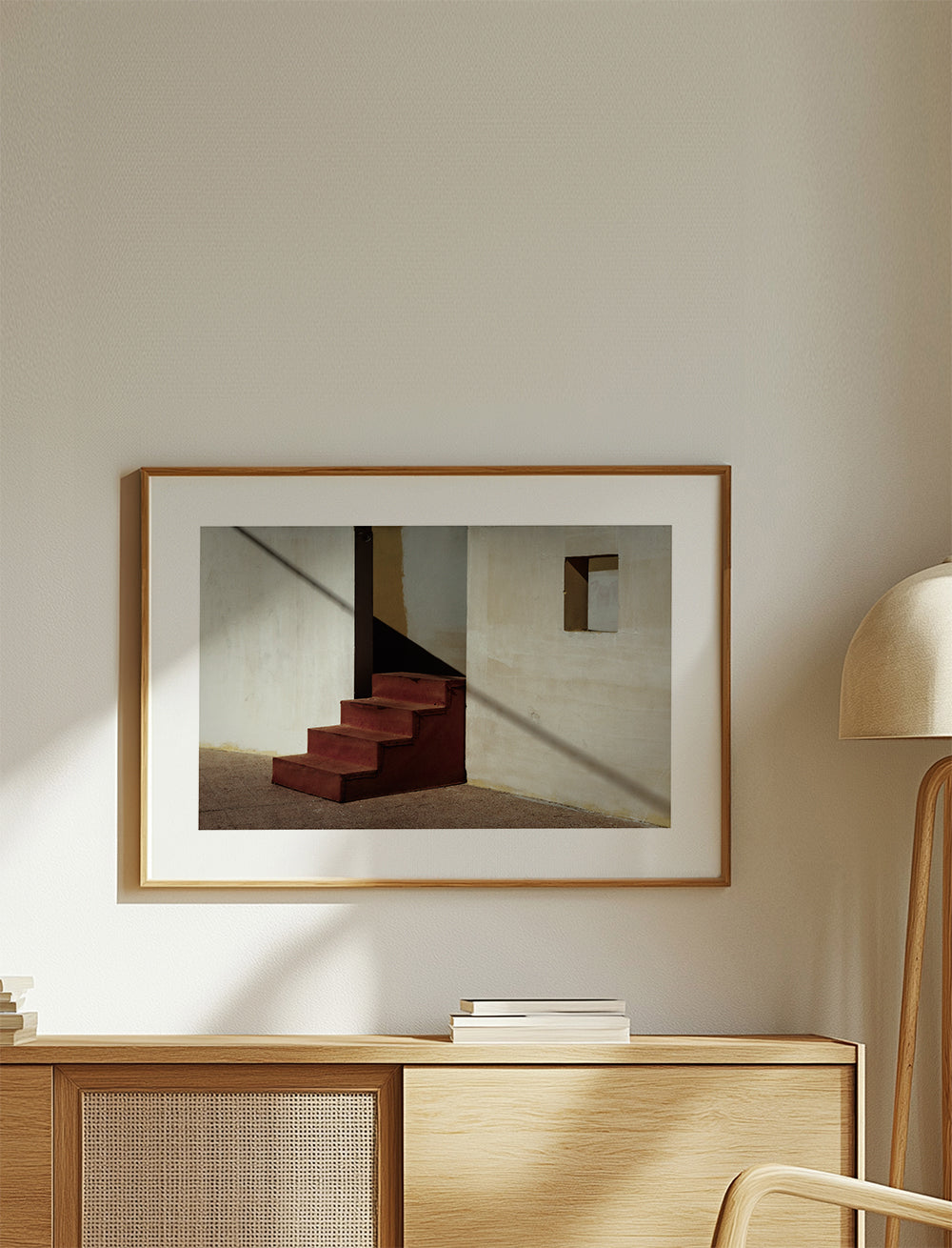 Fotografie minimalistických schodů