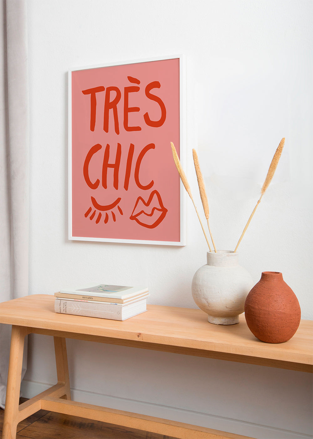 Typografický plakát 'Très Chic' růžový