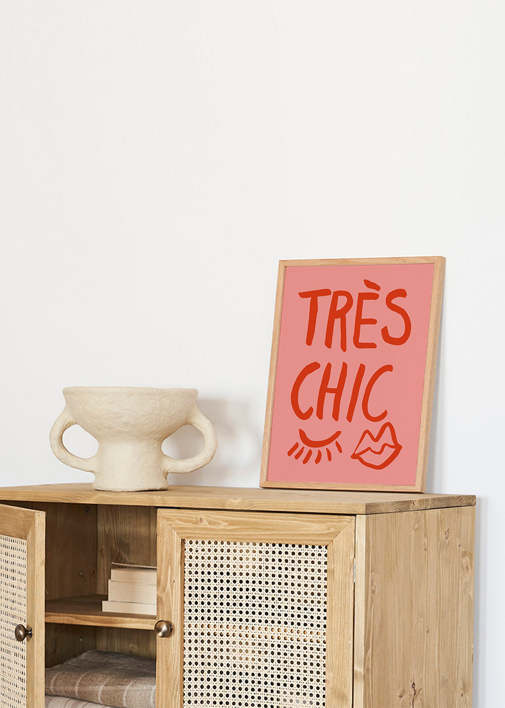 Typografický plakát 'Très Chic' růžový