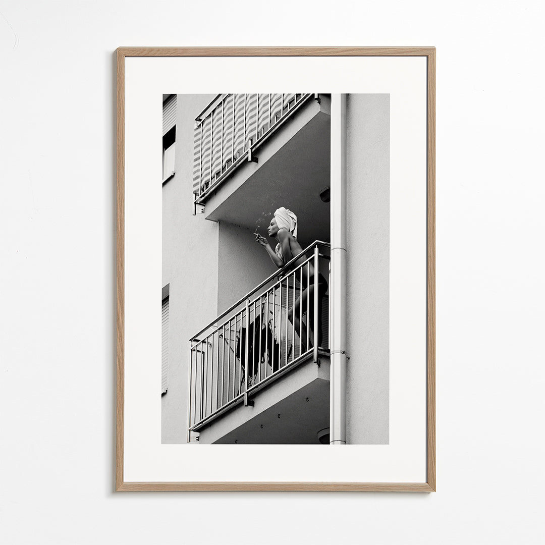 Fotografie na balkóně v černobílé