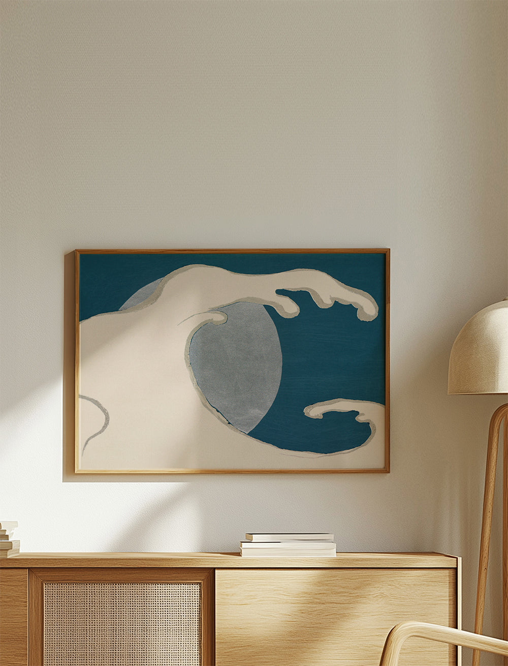 Ilustrace: stylizovaná vlna a měsíční kotouč