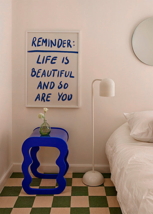 Typografická ilustrace „Reminder“ v modré