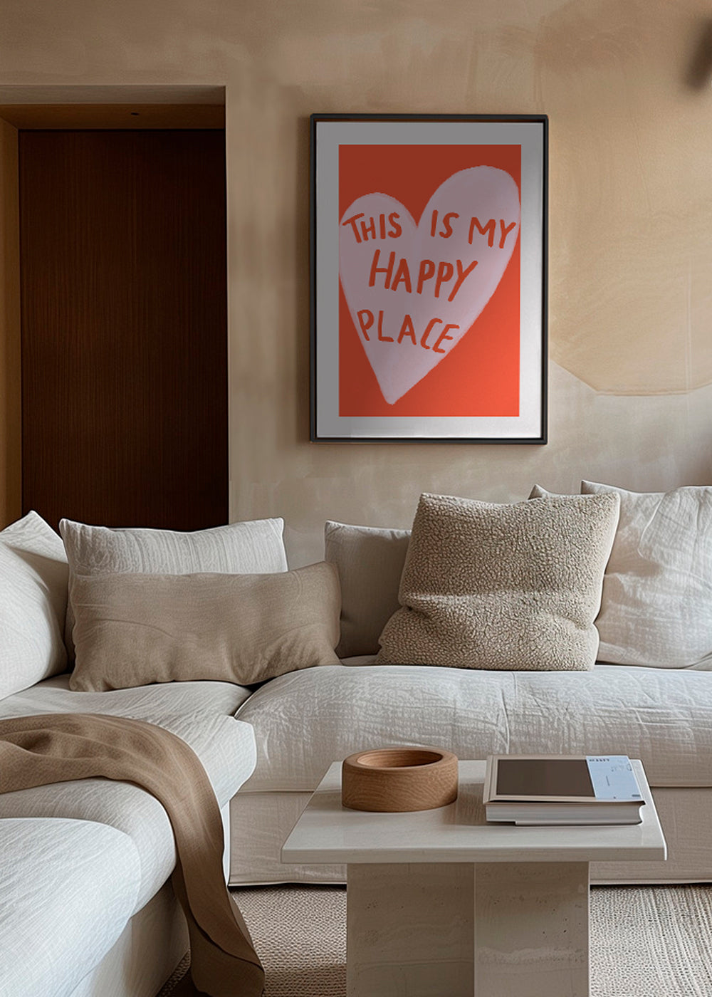 Ilustrace srdce 'Happy Place' na korálovém pozadí