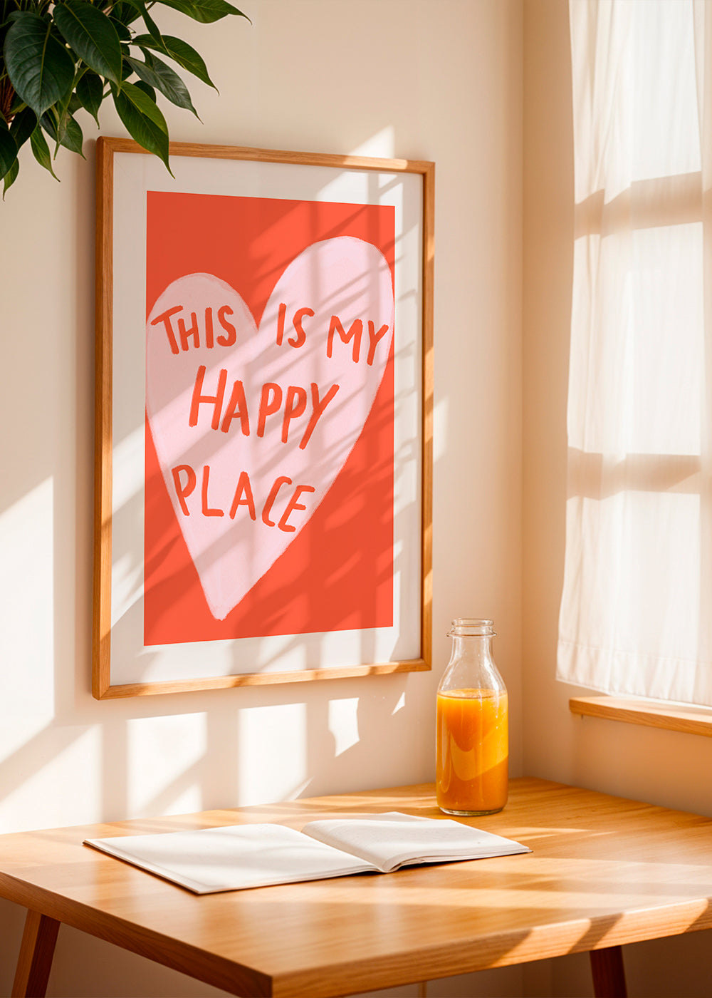 Ilustrace srdce 'Happy Place' na korálovém pozadí