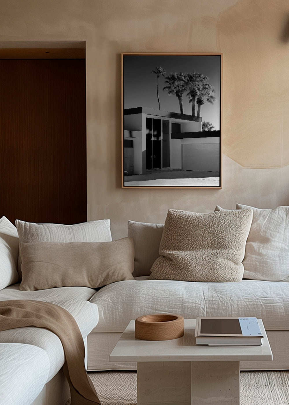 Fotografie moderního domu v Palm Springs v černobílém provedení
