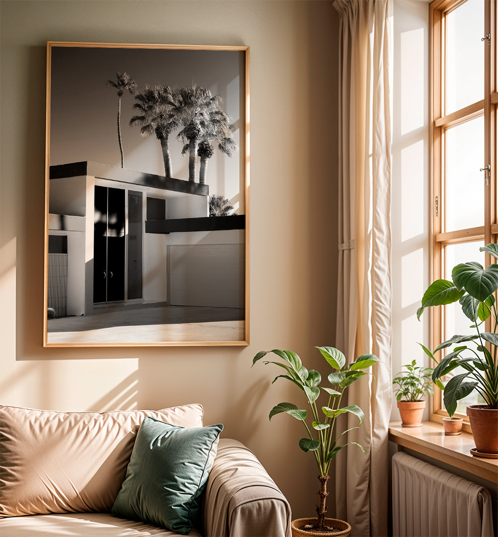 Fotografie moderního domu v Palm Springs v černobílém provedení