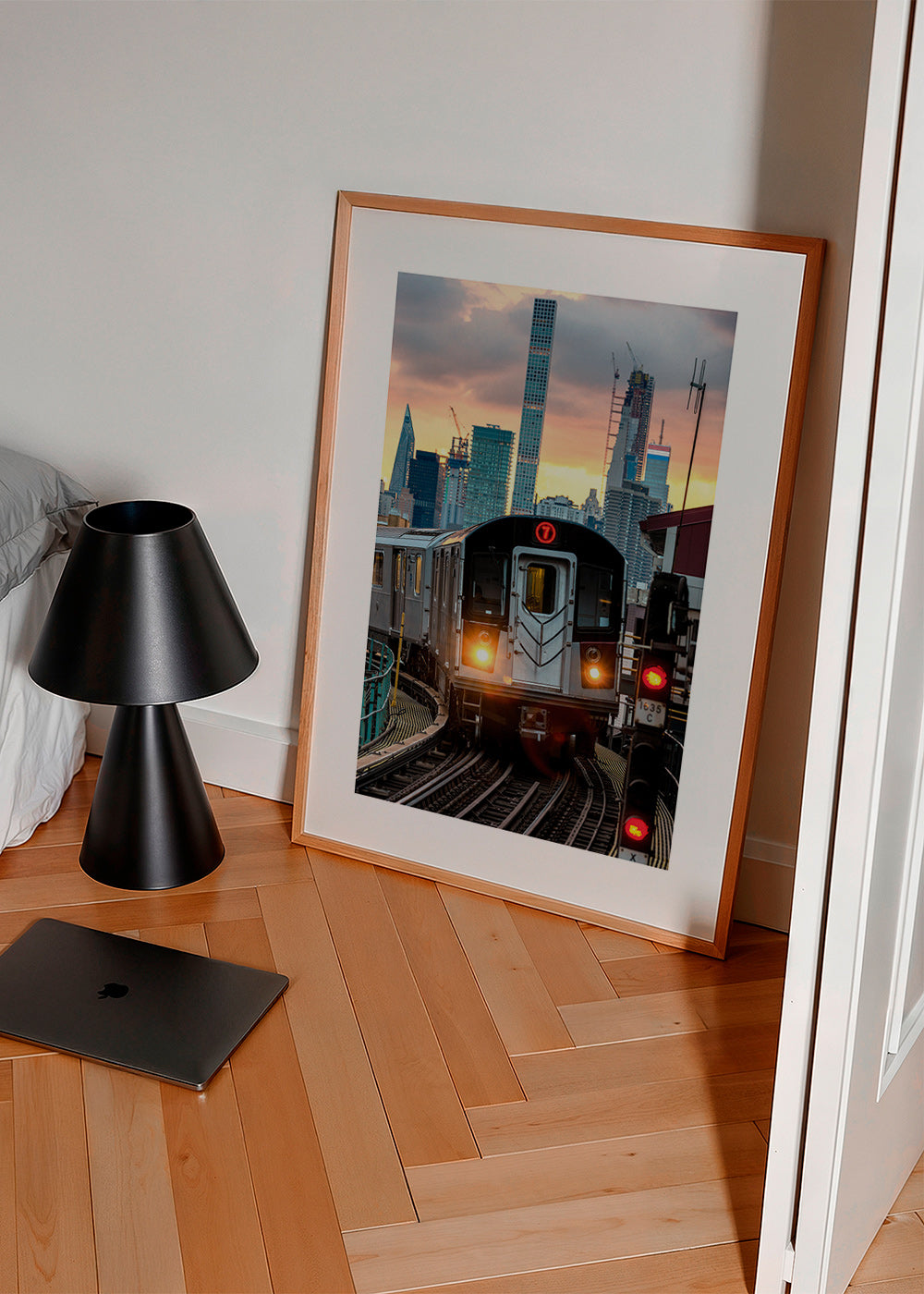 Cestovatelský plakát: Metro 7 při západu slunce – Product2