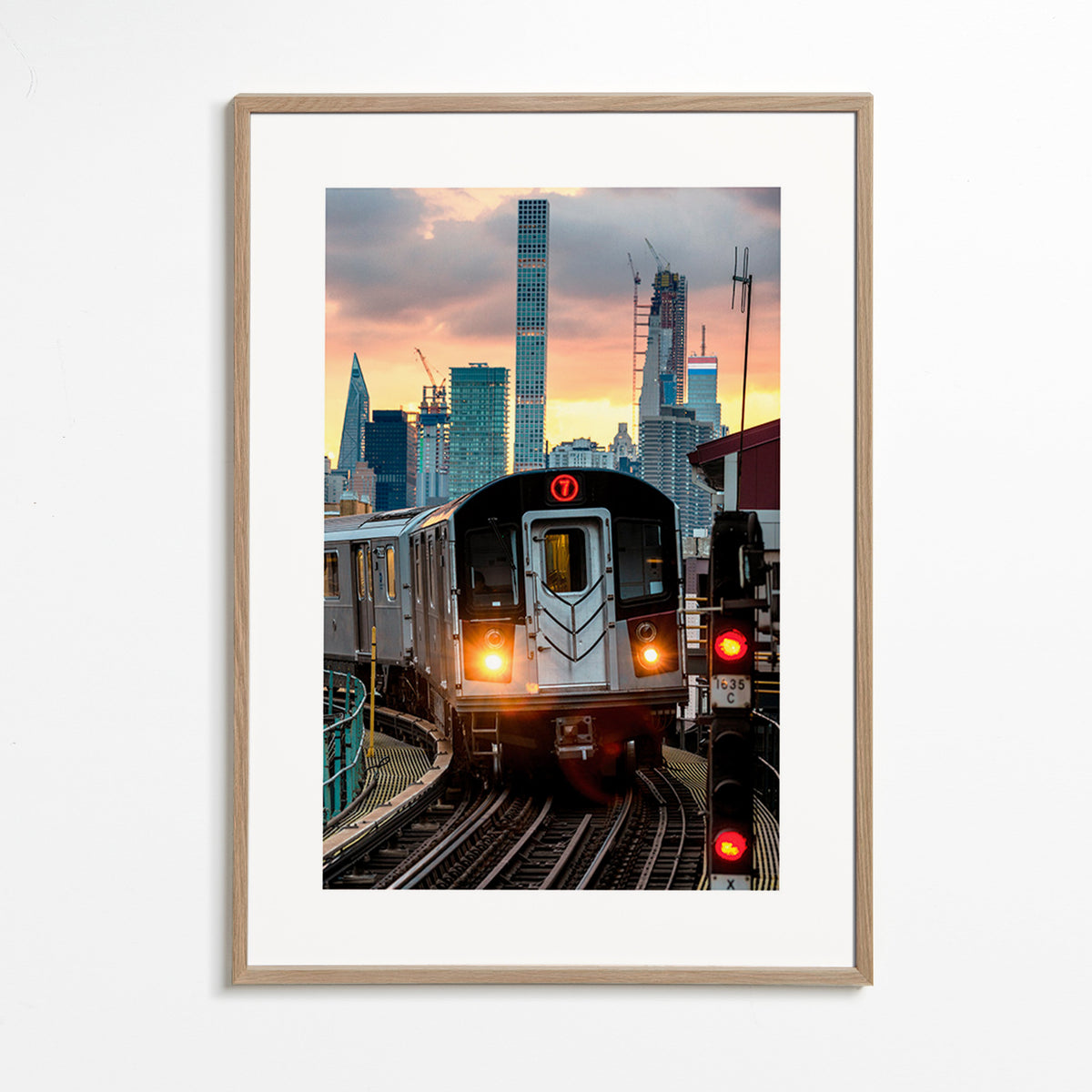 Cestovatelský plakát: Metro 7 při západu slunce – Oak Frame