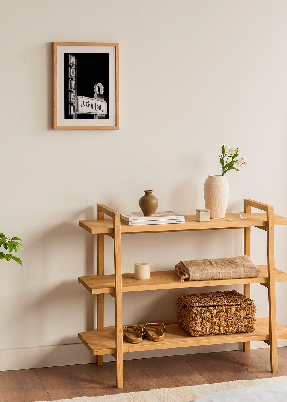 Fotografie nápisu Motel Lucky Lady – Product1