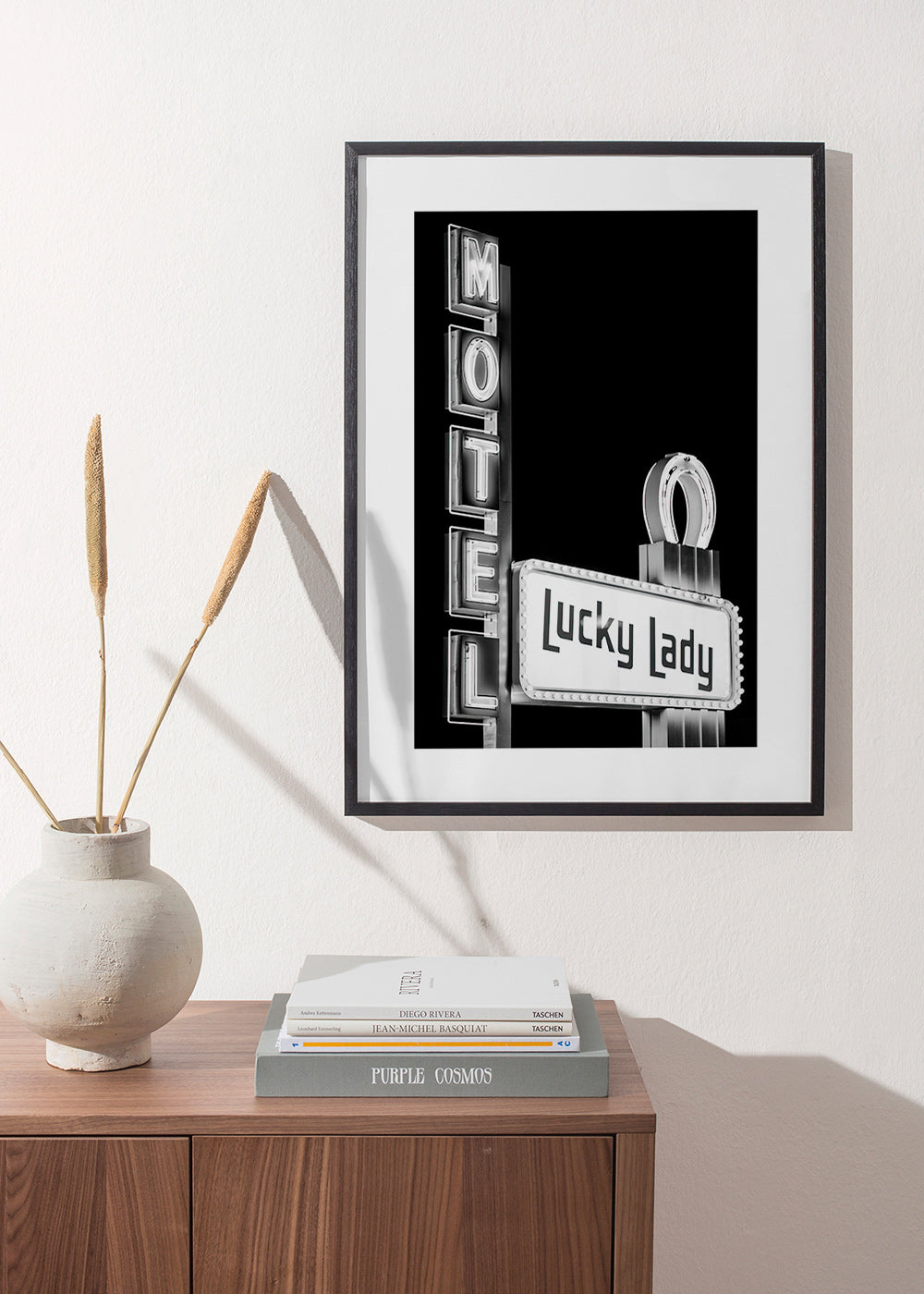 Fotografie nápisu Motel Lucky Lady – Product3