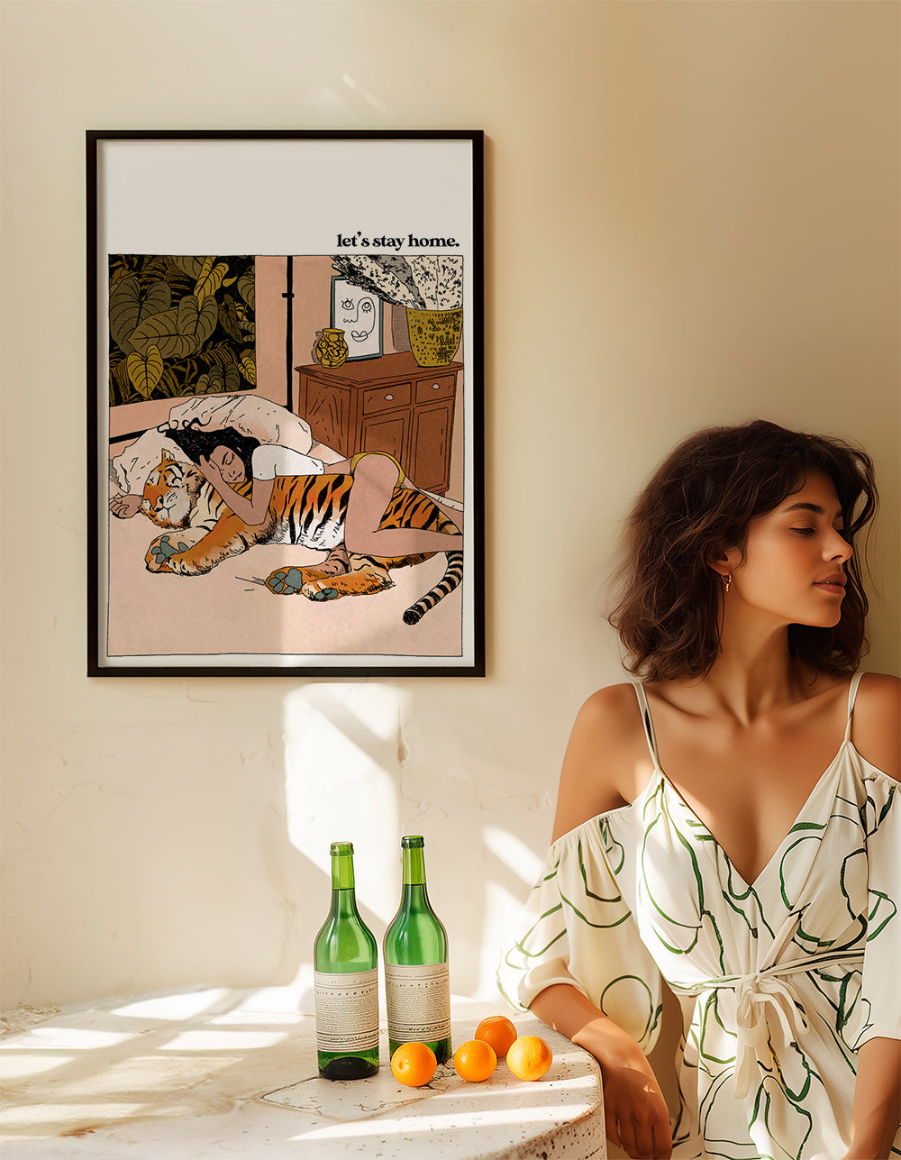 Ilustrace: žena objímající tygra v interiéru