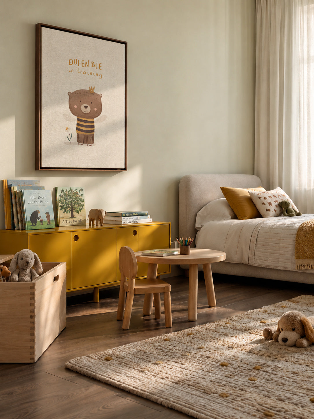 Queen bee - Framed canvas in an interior