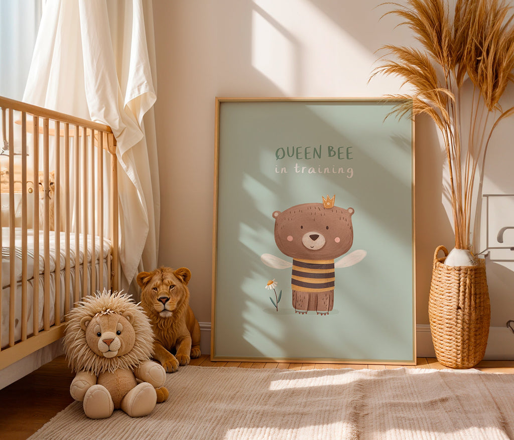 Dětský plakát Medvěd 'Queen Bee' s korunou