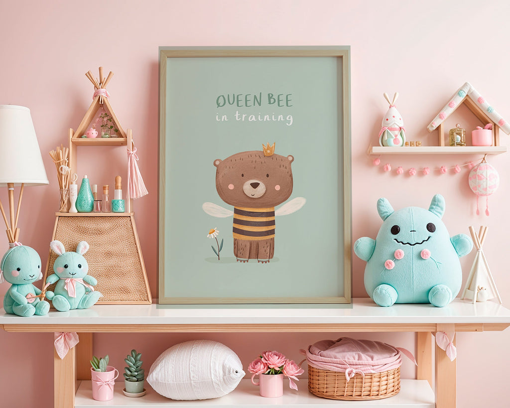 Dětský plakát Medvěd 'Queen Bee' s korunou