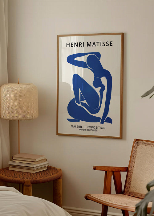 Ilustrace modré ženské postavy vystřižené