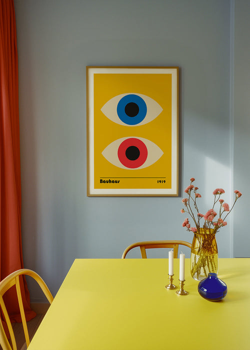 Geometrický plakát Bauhaus s červenýma a modrýma očima