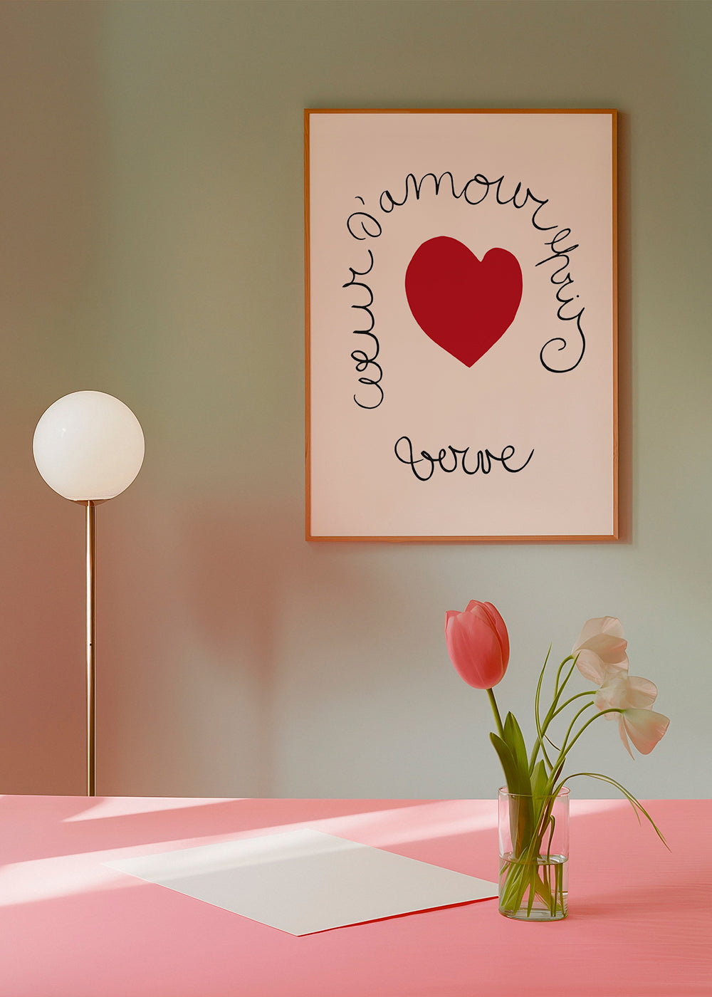 Ilustrace červeného srdce se zahnutým letteringem