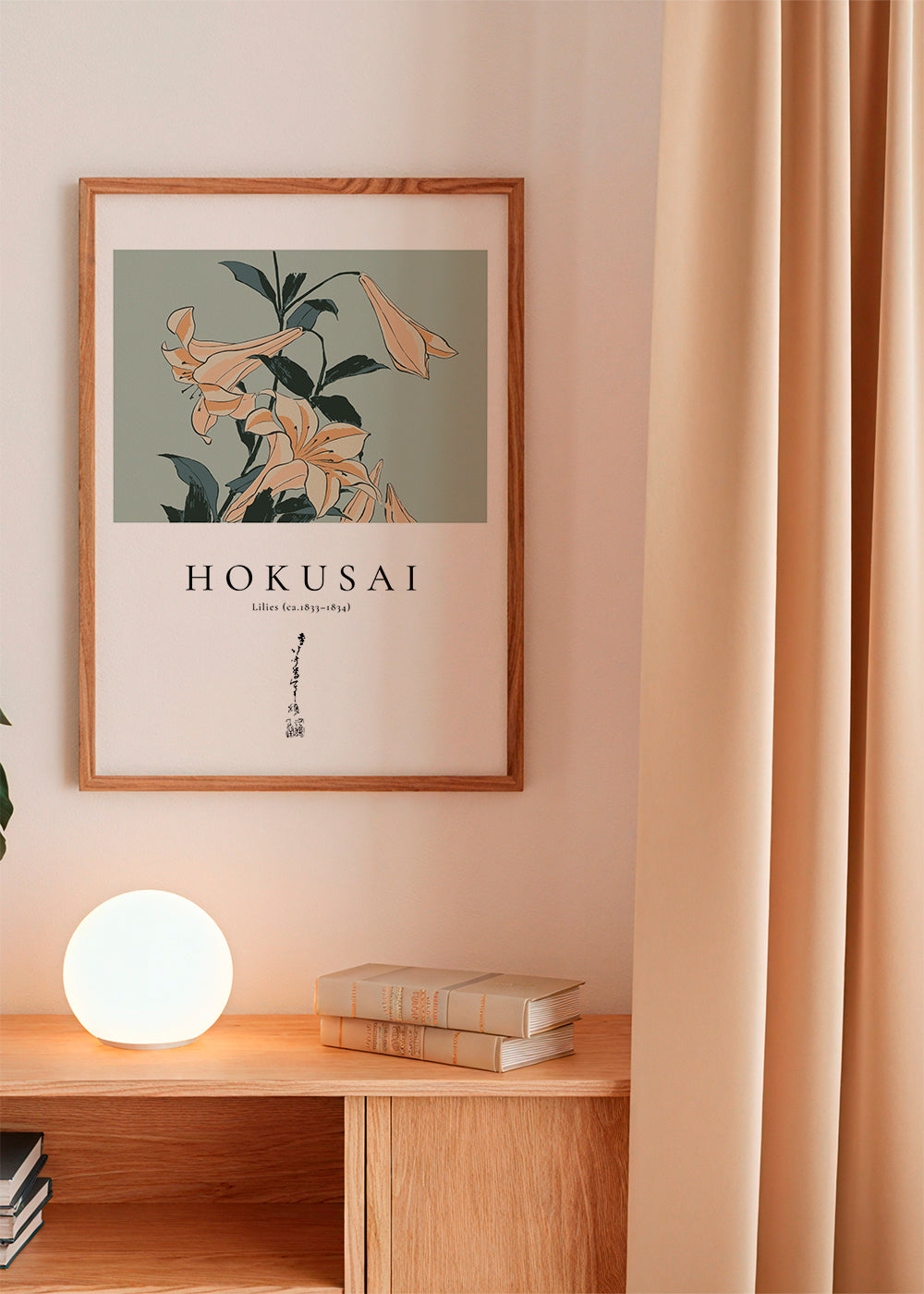 Botanický plakát Hokusai — lilie na zeleném poli