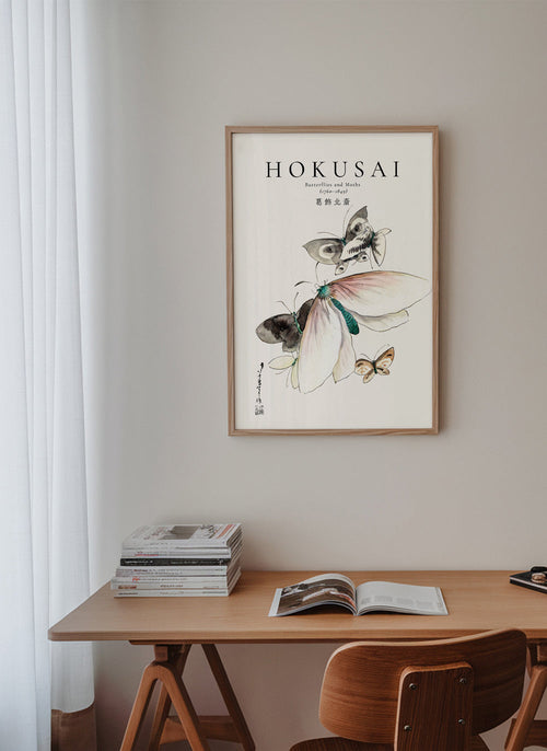 Hokusai ilustrace motýlů v tuši a akvarelu