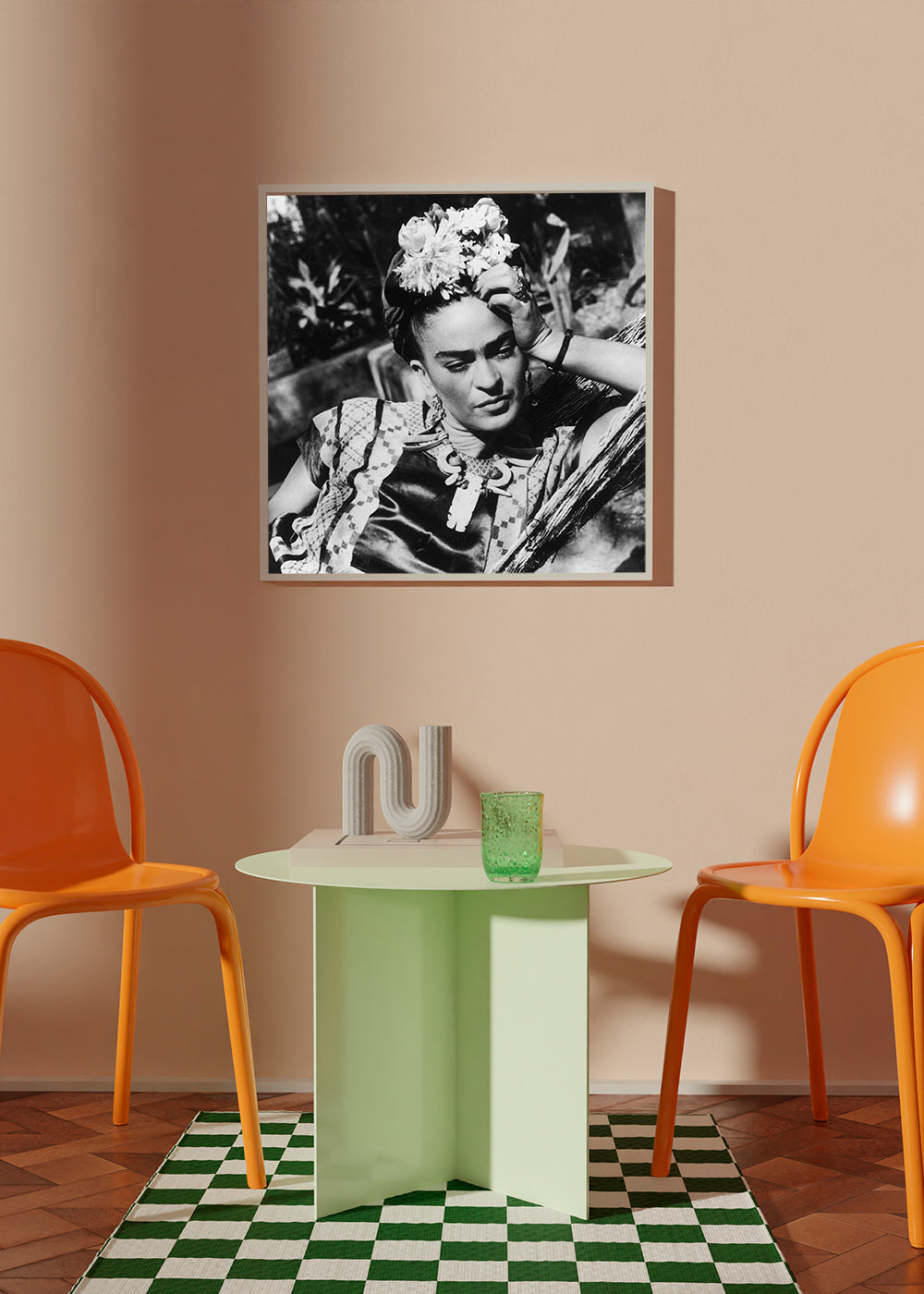 Vintage portrétní fotografie s květinami