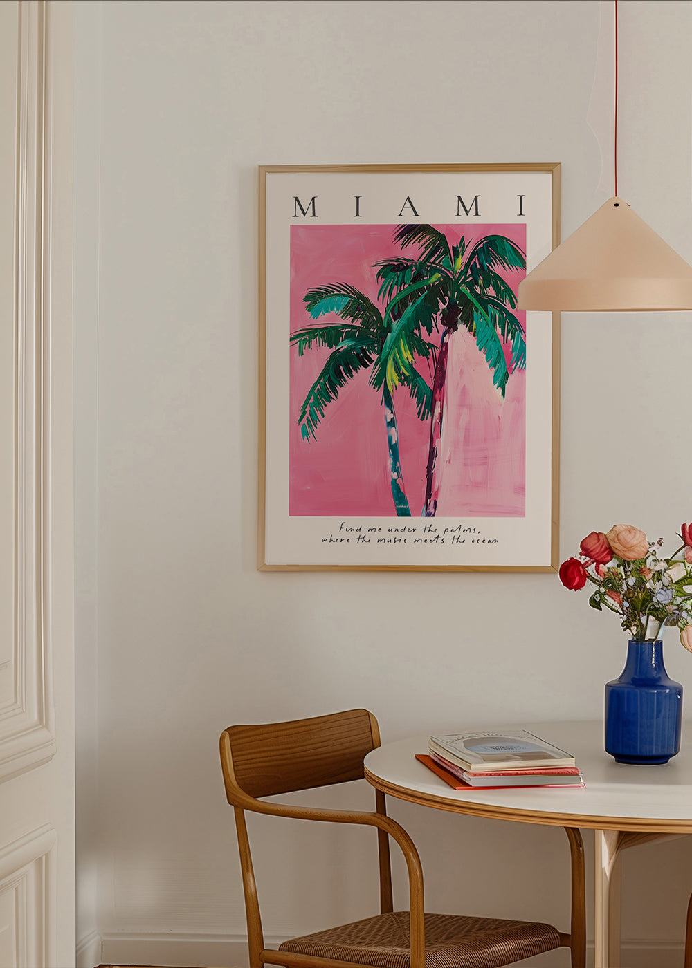 Ilustrace palmy Miami v růžové