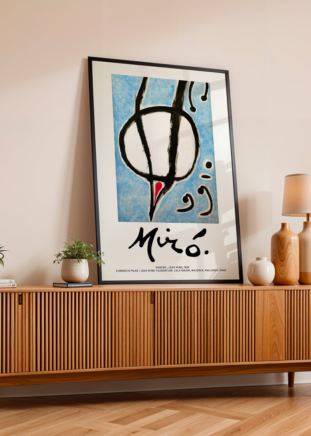 Abstraktní obraz Miró, černý tah na modrém