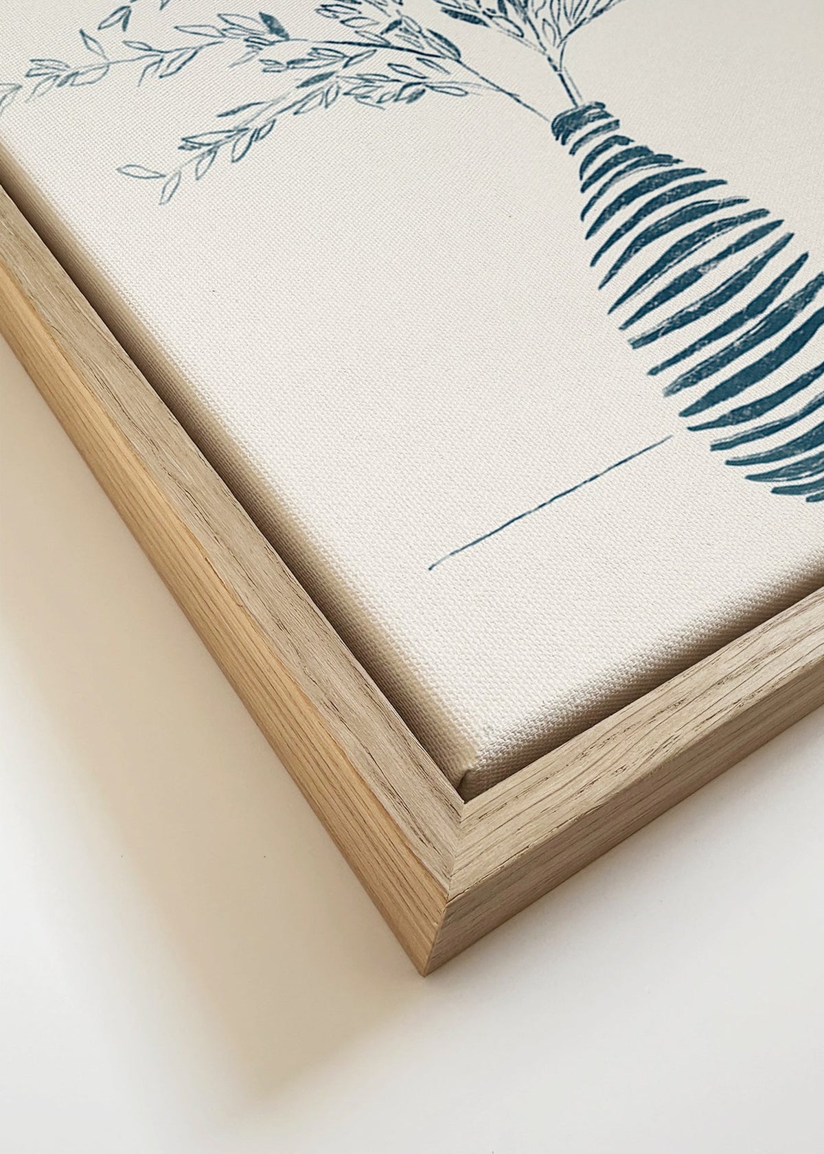 Botanický plakát s modrou vázou – Canvas detail