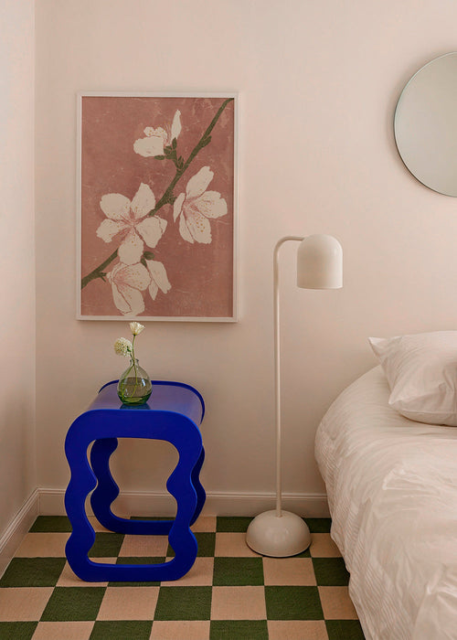 Botanický plakát s květem na růžovém pozadí – Product1