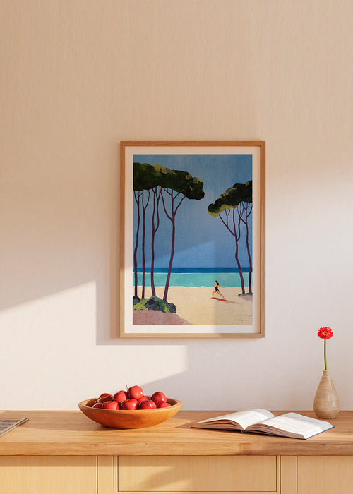 Relaxující design: jóga na pláži pod borovicemi