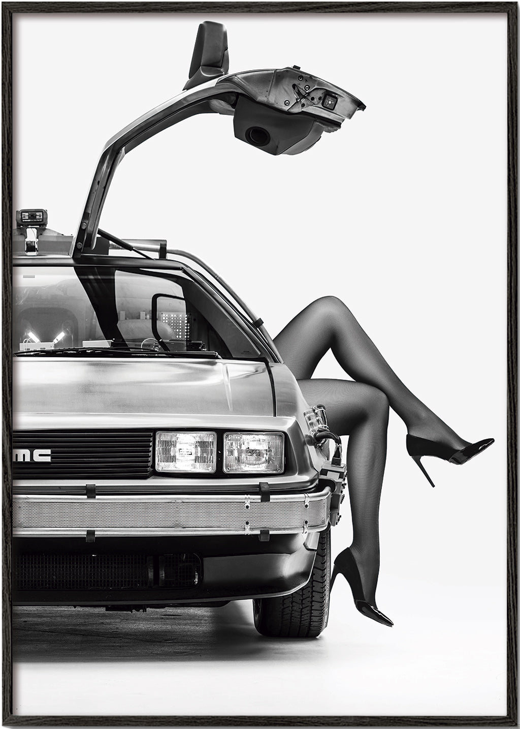 Černobílá práce: DeLorean se štíhlými nohami