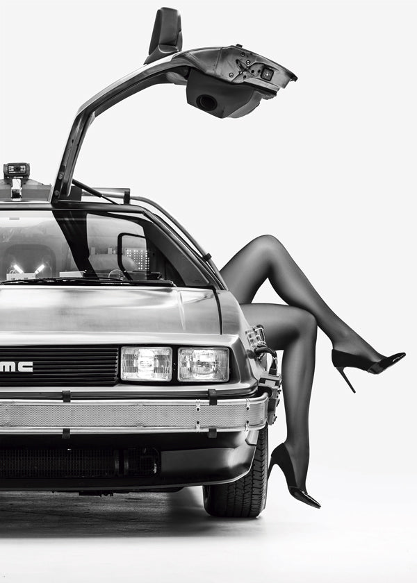 Černobílá práce: DeLorean se štíhlými nohami