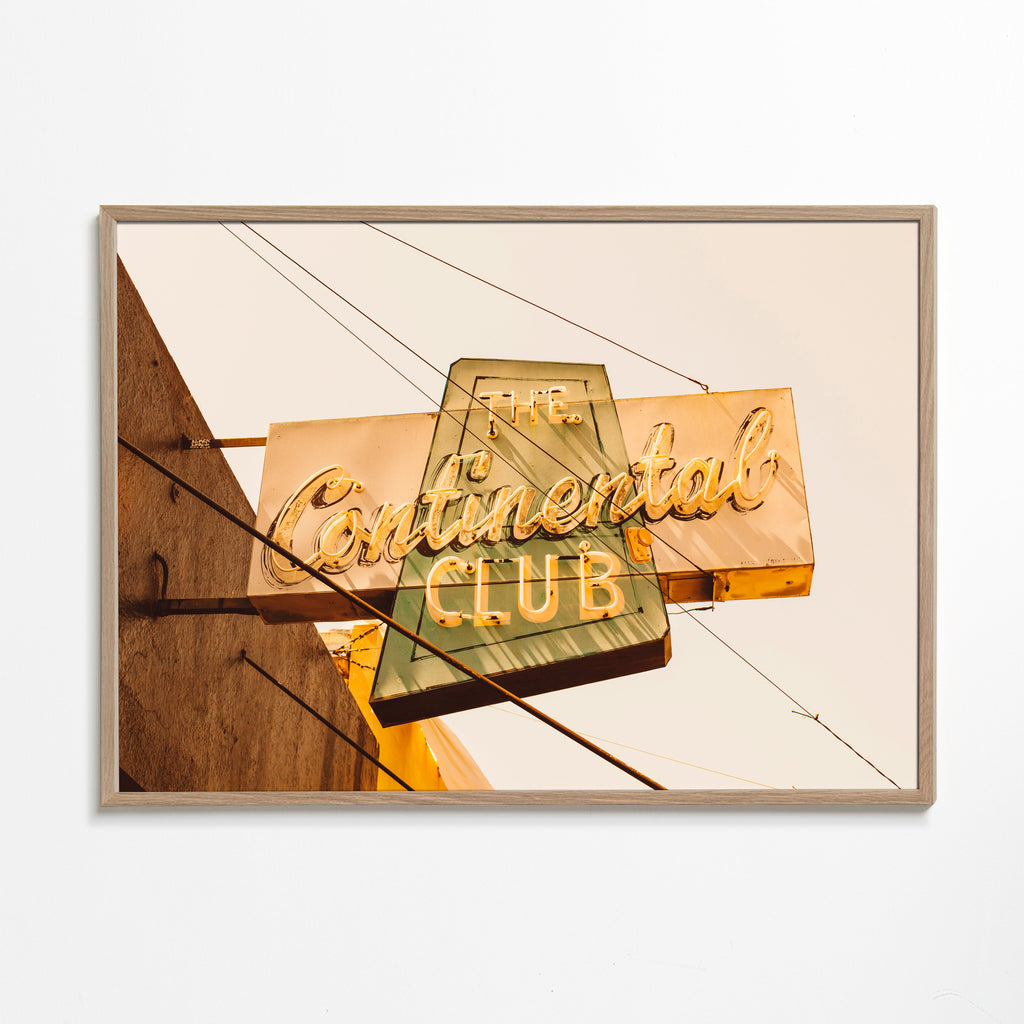 Vintage tisk neon na fasádě Continental Club