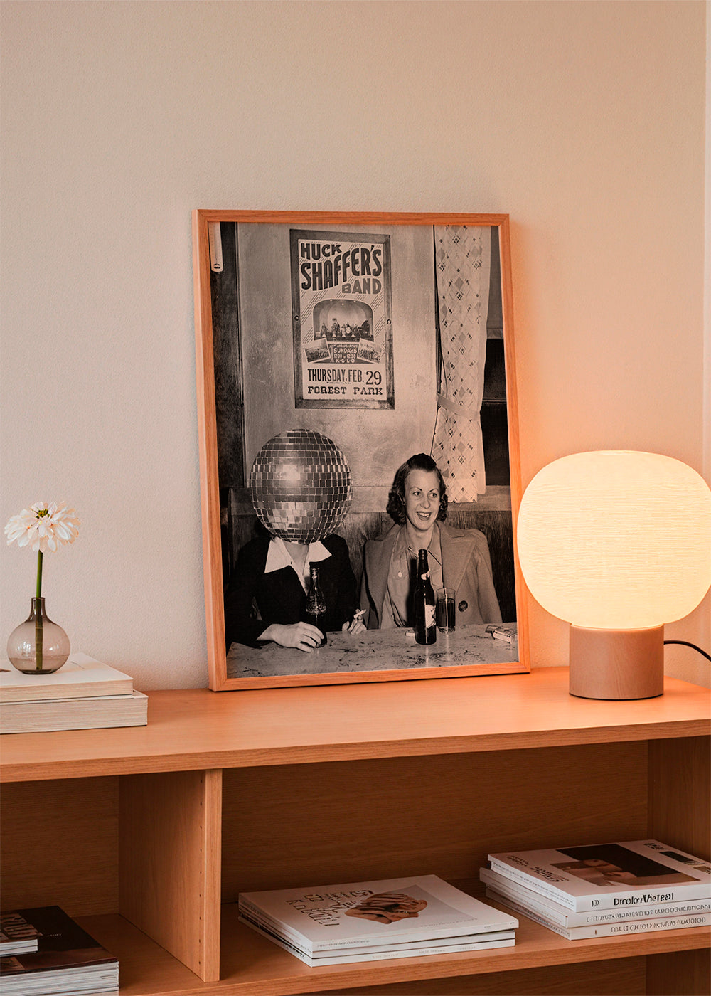 Vintage fotografie páru s diskokoulí místo hlavy