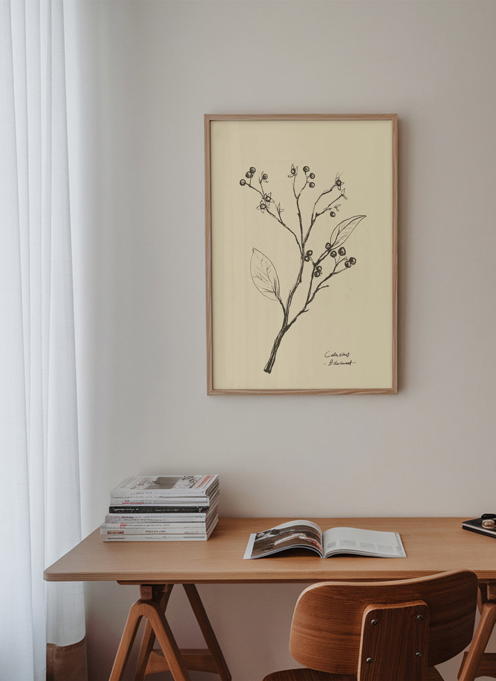 Botanický tisk: větev s bobulemi na béžové