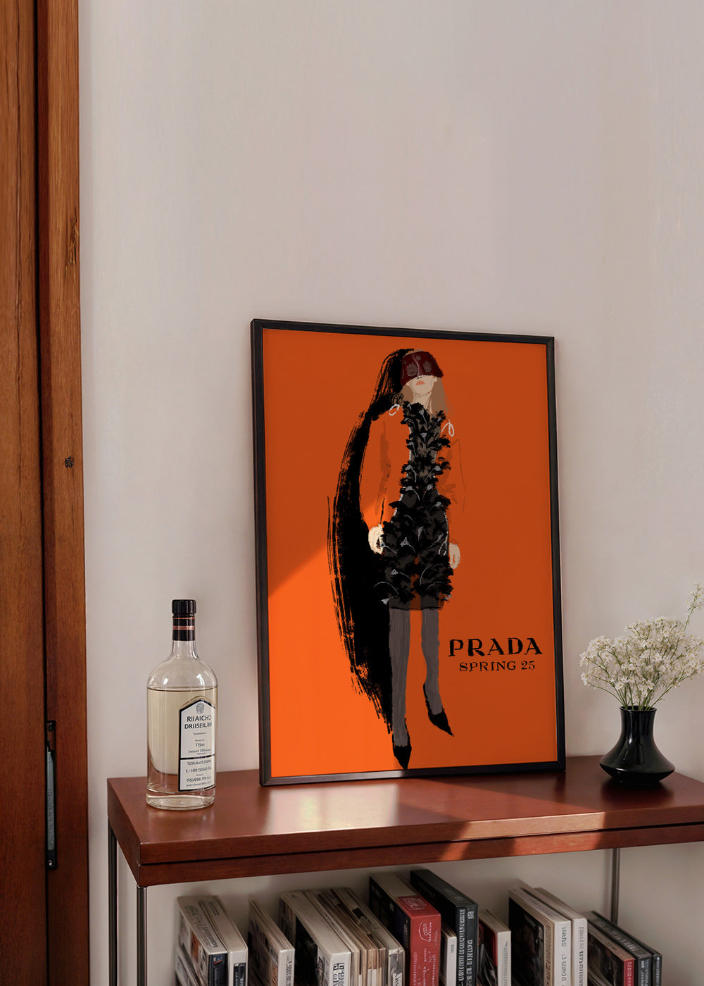 Módní ilustrace PRADA na oranžovém pozadí