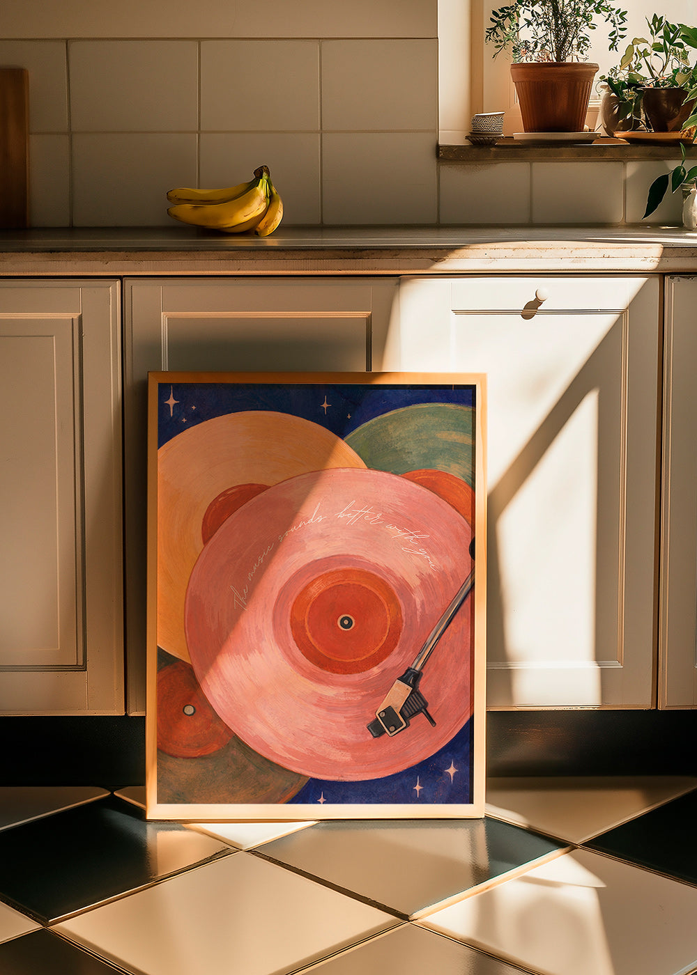 Růžová ilustrace vinylu s ramenem gramofonu