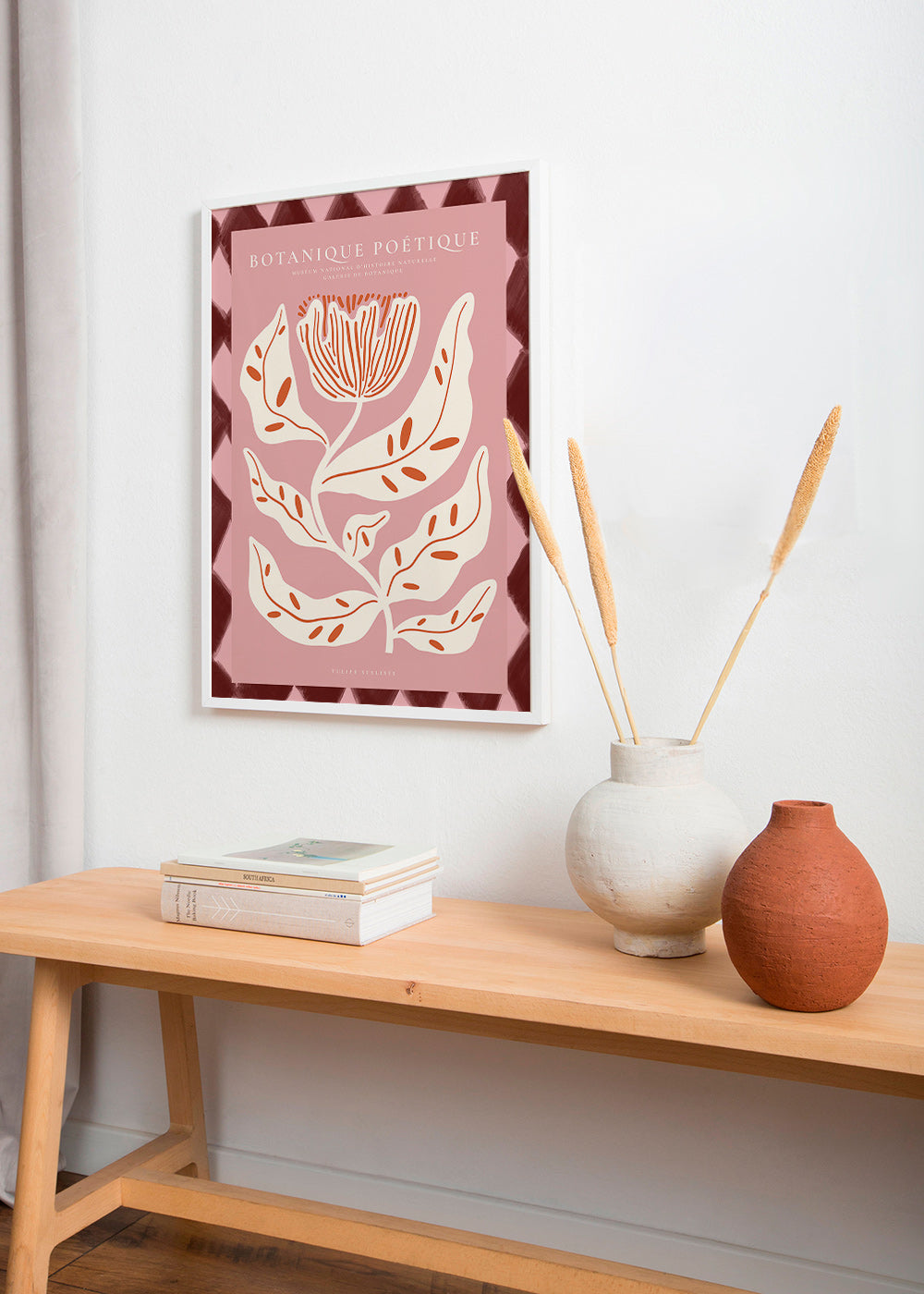 Botanický plakát s stylizovanou růžovou květinou