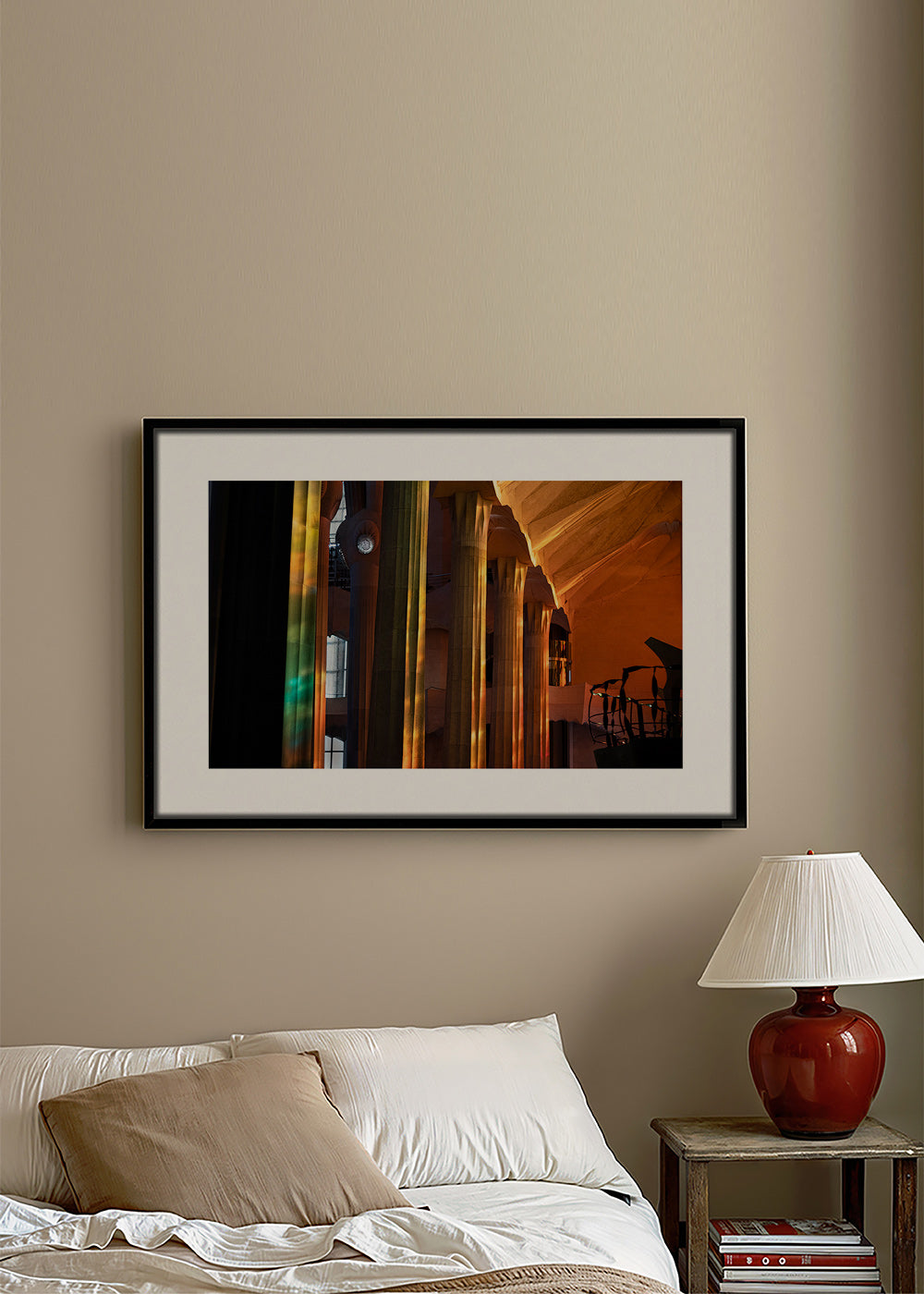 Interiérová architektonická fotografie se zlatým světlem