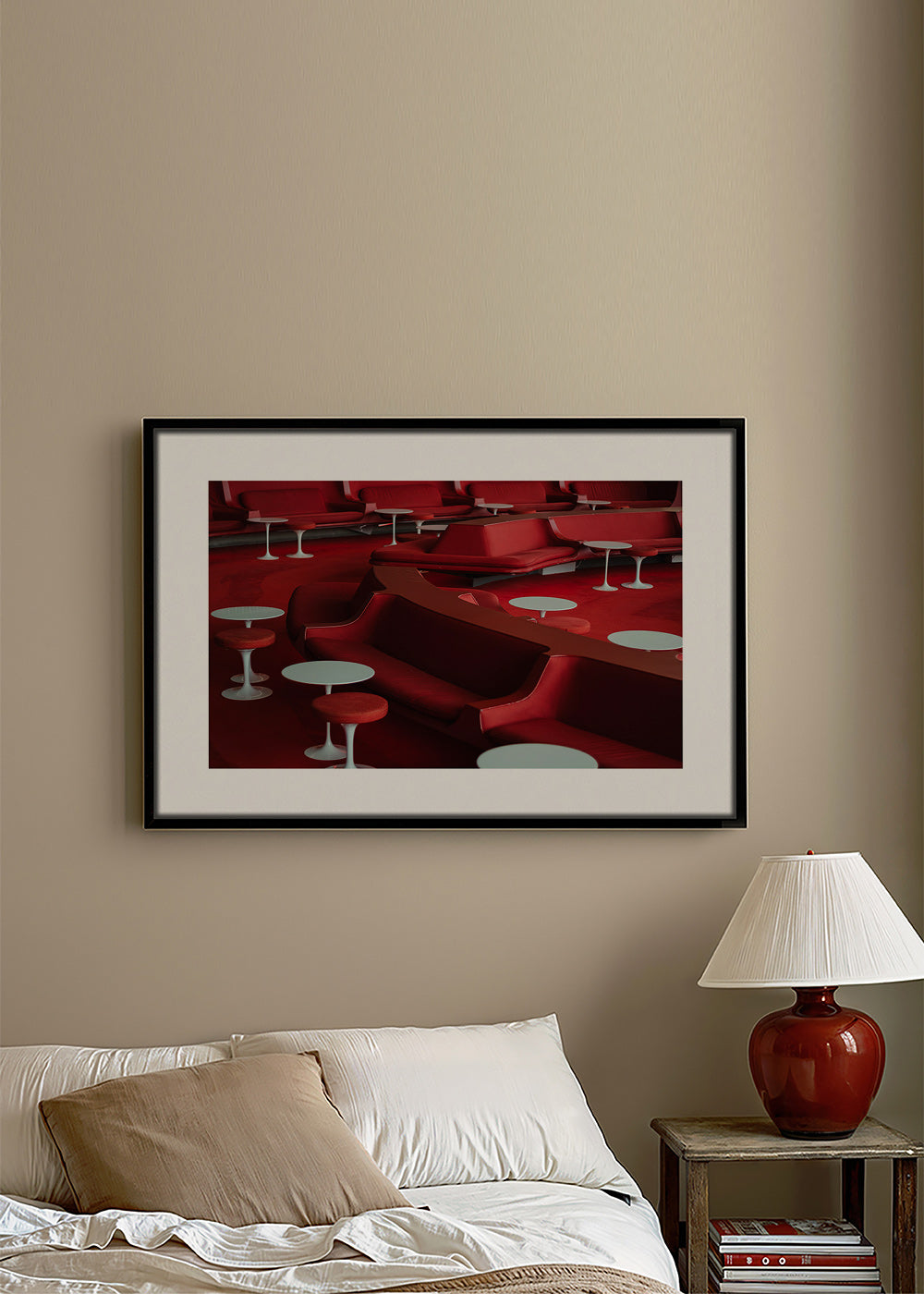 Fotografie červeného lounge s křivými sedadly