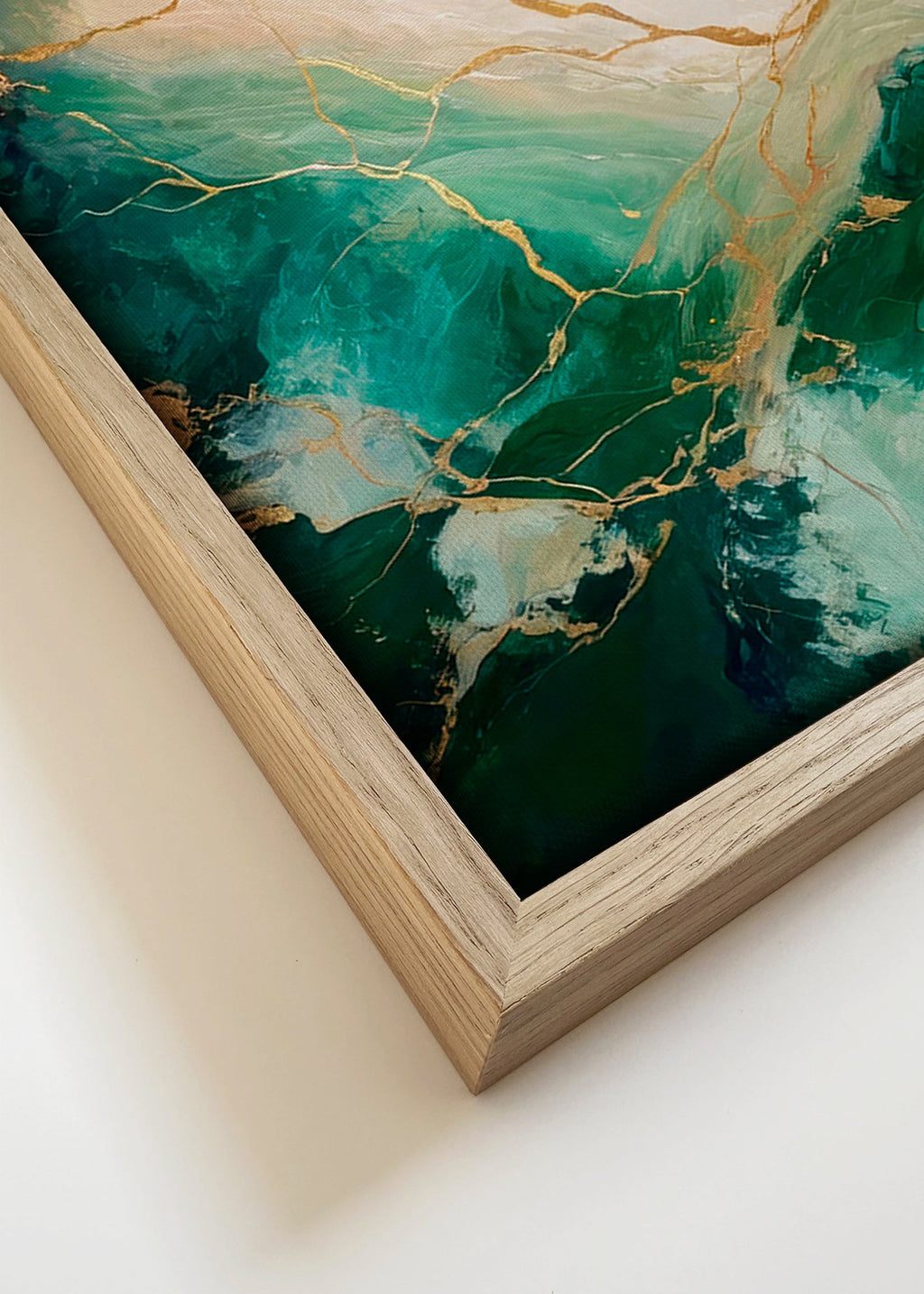 Abstraktní obraz se smaragdovými a zlatými žilami – Canvas detail