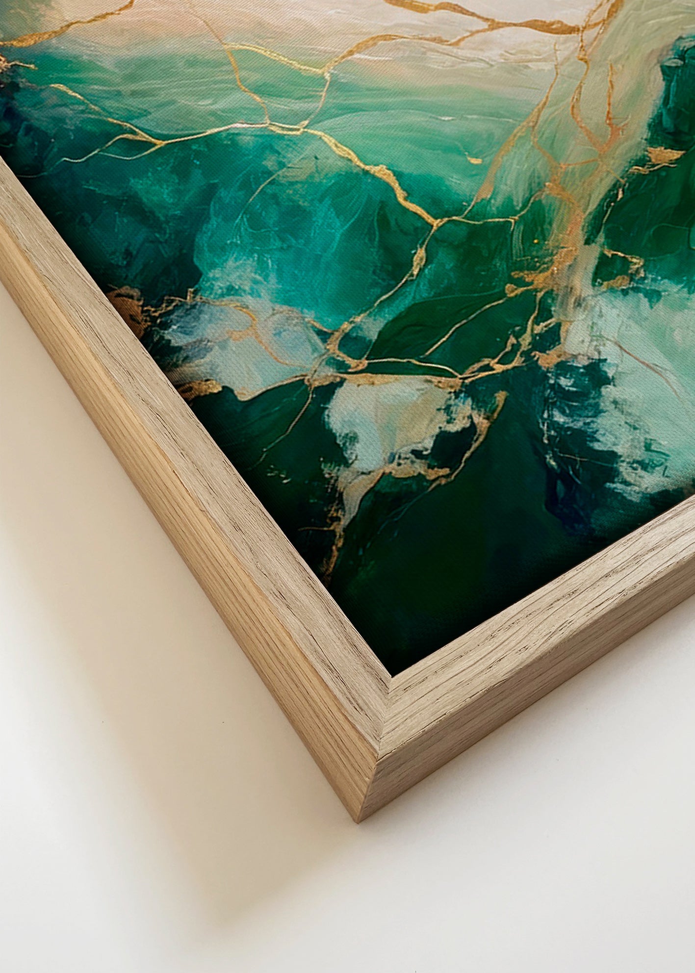 Abstraktní obraz se smaragdovými a zlatými žilami – Canvas detail