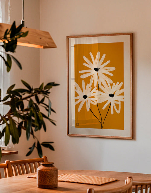 Botanický plakát: sedmikrásky na hořčičném pozadí – Product1