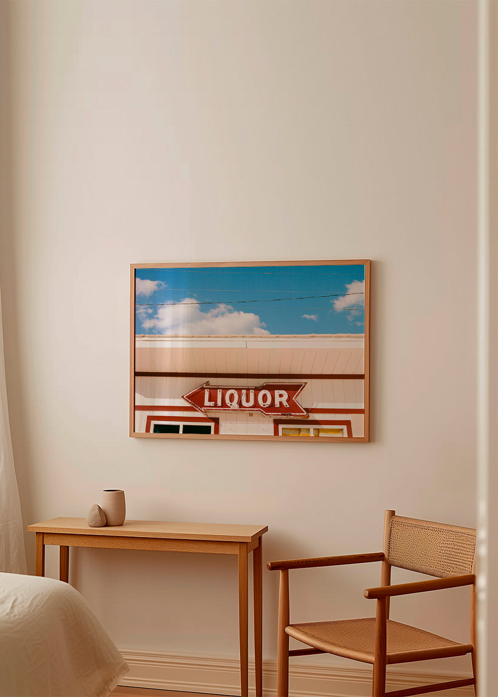 Vintage fotografie nápis 'LIQUOR' na modré obloze – Product1