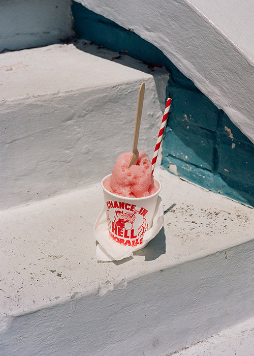 Obraz do kuchyně: růžový sorbet na bílých schodech